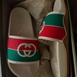 Gucci Red and Green Logo Slides